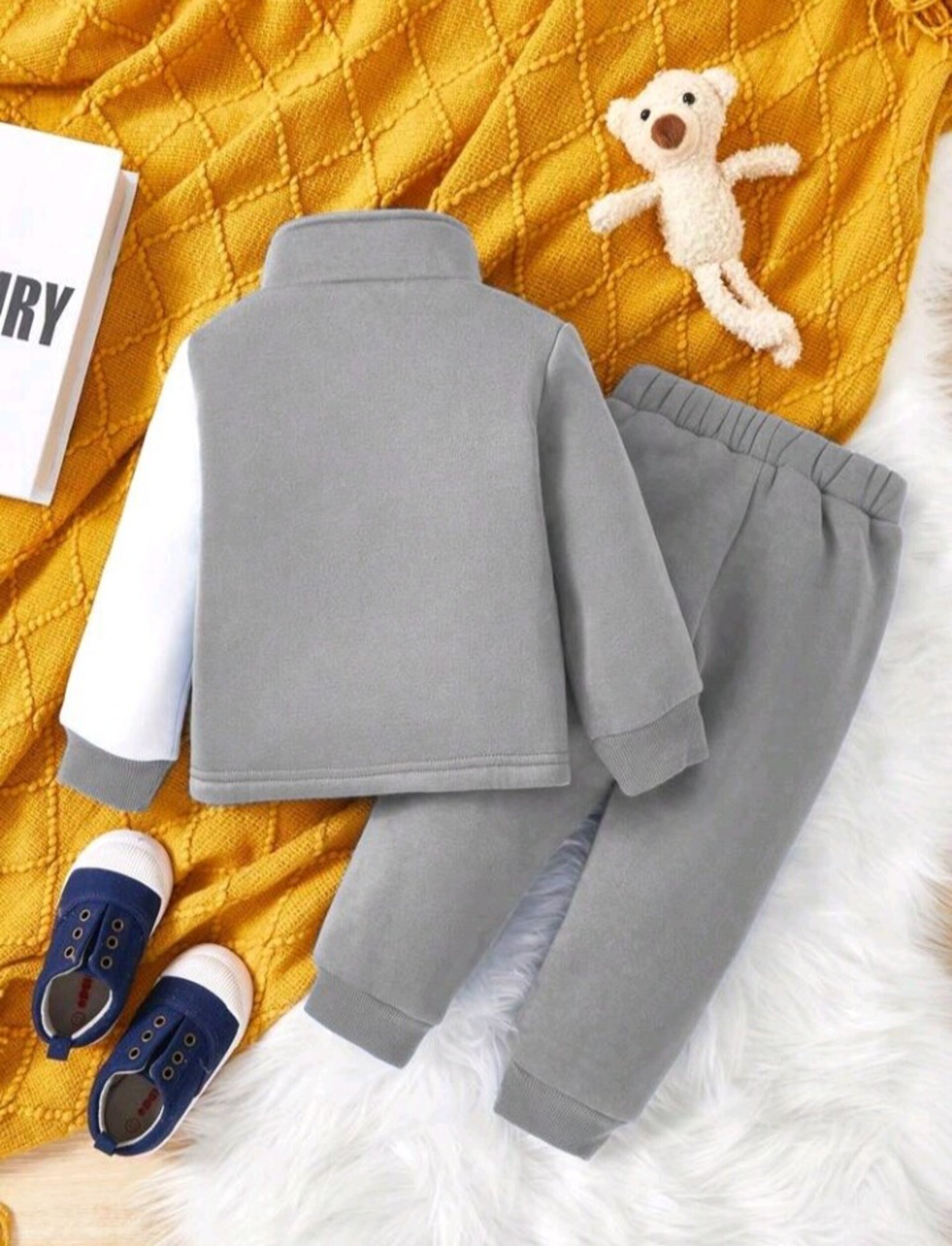 conjunto de chaqueta y pantalon deportivo. - 2
