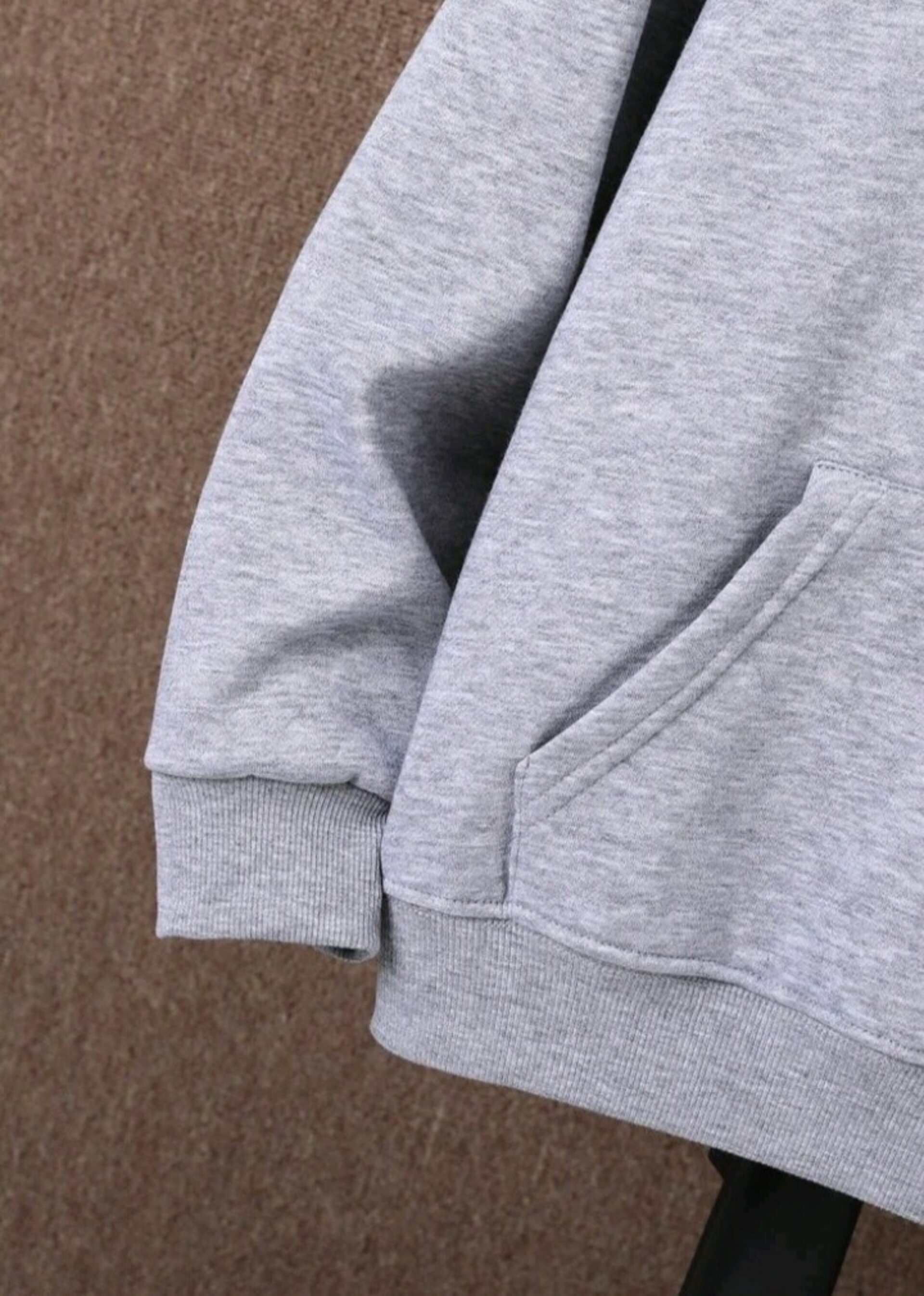 conjunto con capucha y pantalones deportivos - 4